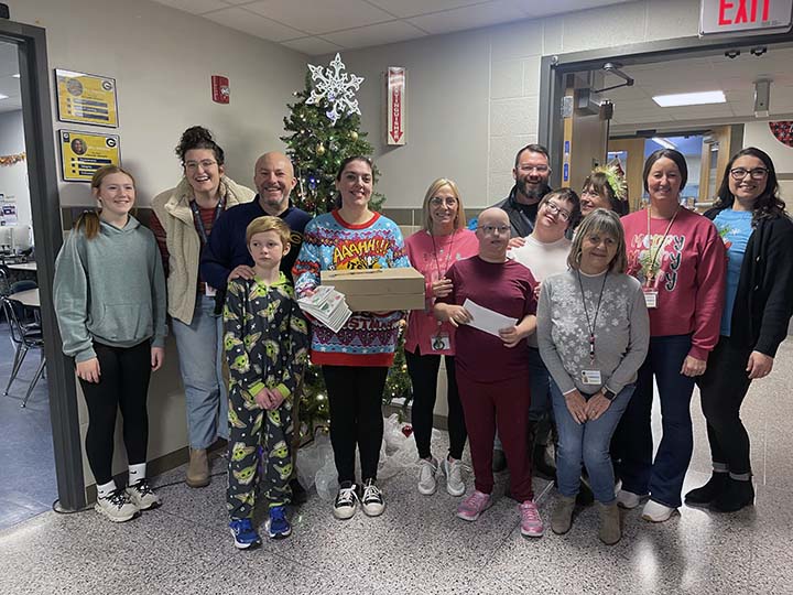 ms faculty with students in front of Christmas tree